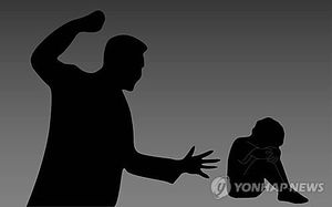 "배가 고파서요&hellip;" 2년간 감금&middot;학대 11살 딸 맨발 탈출