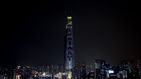 섬네일이미지  3:20일 밤 서울 잠실 롯데월드타워 외벽에서 크리스마스를 맞아 발광다이오드(LED) 조명을 활용, 예술공연이 펼쳐지고 있다. 총 13만8천여 개의 LED 조명을 활용한 이번 '롯데 루미아트 쇼'(LOTTE LumiArt Show)'는 25일까지 진행되며 매일 오후 6∼11시 정각, 20분, 40분에 각각 5분씩 펼쳐진다. (서울=연합뉴스)
