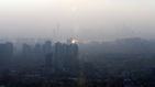 섬네일이미지  2:21일 오후 남산 서울 N 타워에서 바라본 도심은 뿌연 미세먼지층으로 가득 차 있다. 국립환경과학원은 수도권은 밤부터 국외 미세먼지의 유입으로 농도가 짙어지겠으며, 서울은 밤에 '나쁨' 수준의 농도가 나타날 수 있다고 예상했다.