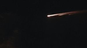 "UFO? 산타?" 러시아 로켓 잔해 불타는 모습 美 남서부 관측