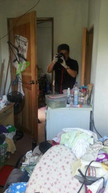 메인이미지  3 : 경찰 창설 이래 최초로 필리핀 한국인 50대 교민 피살사건의 공조수사를 위해 현지에 파견된 우리 수사팀 일원인 국립과학수사연구원 김동환 총기분석실장이 현장 분석 작업을 하고 있다. (연합뉴스)