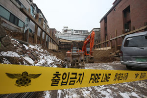 [슬라이드 포토] 서울 녹번동, 일반주택 8채 균열&hellip;1채 심각