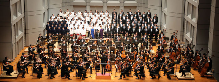 메인이미지  7 : 서울 시립교향악단과 도쿄 필하모닉 오케스트라가 한일 수교 50주년을 기념해 26일 오후 일본 도쿄도(東京都) 분카무라 오차드홀에서 정명훈 예술감독의 지휘로 합동콘서트를 하고 있다.