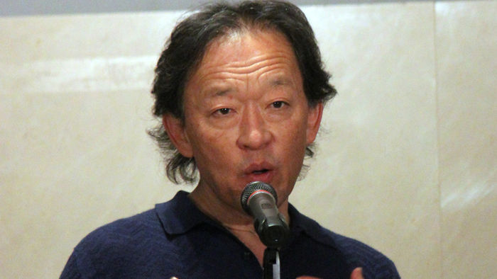 메인이미지  4 : 정명훈 예술감독이 한일 수교 50주년을 기념해 26일 일본 도쿄도(東京都) 분카무라 오차드홀에서 열린 서울시립교향악단과 도쿄 필하모닉 오케스트라의 합동콘서트 지휘를 마치고 소감을 말하고 있다. 그는 두 악단을 똑같이 사랑한다고 강조했다.