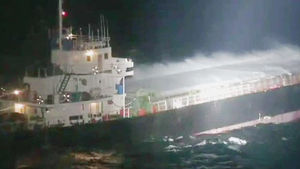제주 해상 화물선에서 불&hellip;선원 9명 구조