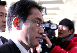 기시다 일본 외무상 "소녀상 적절히 이전되는 것으로 안다"