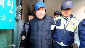 문재인 대표 지역구 사무실서 흉기 인질극&hellip;1시간만에 종료