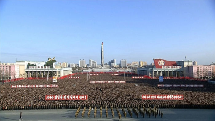 메인이미지  3 : 김정은 북한 국방위원회 제1위원장이 올해 신년사에서 제시한 과업을 철저하게 관철할 것을 촉구하는 대규모 군중 대회가 5일 평양 김일성광장에서 열렸다고 조선중앙TV가 보도했다.