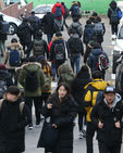 섬네일이미지  4:9일 오후 신림동 삼성고등학교에서 치러진 내년도 행정고시(5급 공채) 및 외교관후보자 선발시험 대비, 첫 PSAT 전국모의고사를 마친 응시생들이 고사장을 나오고 있다. 