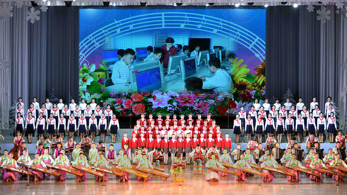 메인이미지  6 : 김일성사회주의청년동맹 창립 70돌 경축행사가 열렸다고 조선중앙통신이 15일 보도했다.
