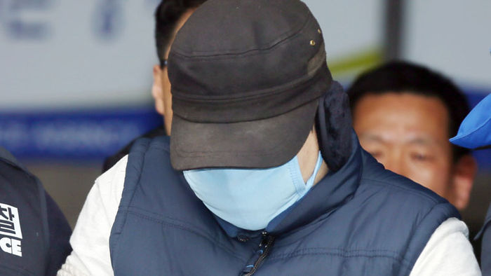 메인이미지  3 : 
    (부천=연합뉴스) 윤태현 기자 = 초등생 아들의 시신을 훼손하고 냉동보관한 혐의를 받는 A(34)씨가 영장실질심사를 받고자 17일 오후 경기도 부천시 원미구 원미경찰서를 나서고 있다. 