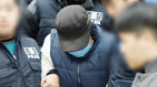 섬네일이미지  1:
    (부천=연합뉴스) 윤태현 기자 = 초등생 아들의 시신을 훼손하고 냉동보관한 혐의를 받는 A(34)씨가 영장실질심사를 받고자 17일 오후 경기도 부천시 원미구 원미경찰서를 나서고 있다. 