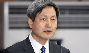 '석궁테러' 피해 박홍우 대전고법원장 사의 표명