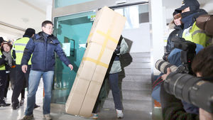 [슬라이드 포토] '눈물도 없이 머뭇거리지도 않고' 시신 훼손 재연