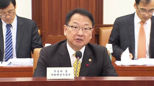 정부 "일자리 개혁 밀고 간다&hellip;성과주의 확대"