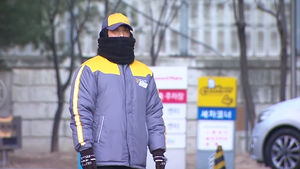 "살점 떨어지는 듯"&hellip;혹한에 거리 지키는 사람들