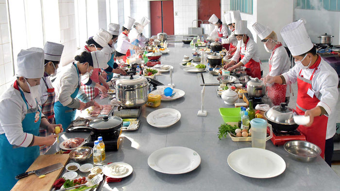 메인이미지  7 : 평양면옥에서 메기요리 경연대회가 열렸다고 조선중앙통신이 21일 촬영, 보도했다.