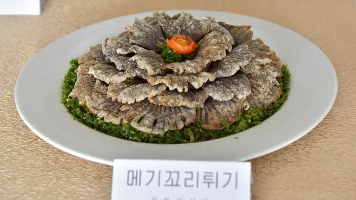 메인이미지  6 : 평양면옥에서 메기요리 경연대회가 열렸다고 조선중앙통신이 21일 촬영, 보도했다.