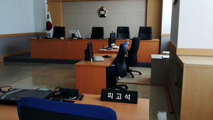 [취재파일] "판사님, 글씨를 알고 계십니까?"&hellip;13년 동안 참아온 외침