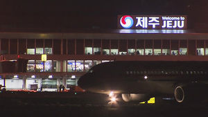 2분에 한 번꼴로 뜬 비행기&hellip;'공항 대란' 해소 중