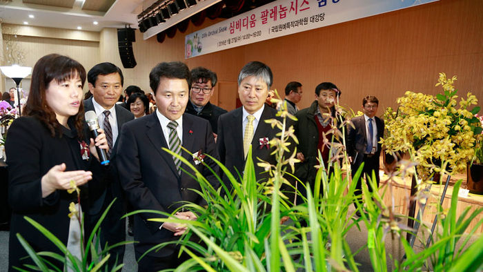 메인이미지  4 : 27일 전북 완주군 국립원예특작과학원에서 국산 난 심비디움&middot;팔레놉시스 45계통 및 품종 평가회가 열렸다.
