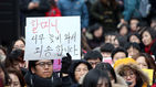 섬네일이미지  5:27일 오후 서울 종로구 주한일본대사관 앞에서 '일본군 위안부 문제 해결을 위한 정기 수요시위'가 열리고 있다. 