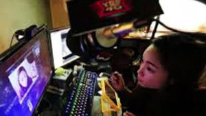 [취재파일플러스] 중국의 엄친딸은 왜 '성인 BJ'가 되었나