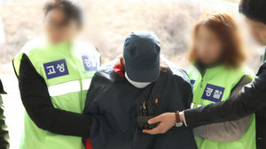 큰딸 암매장 공범 2명 적극 부인&middot;눈물&hellip;상반된 모습
