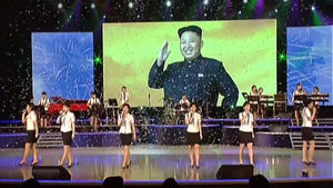 [슬라이드 포토] '광명성 4호' 축하 연회서 공연하는 北 '모란봉악단'
