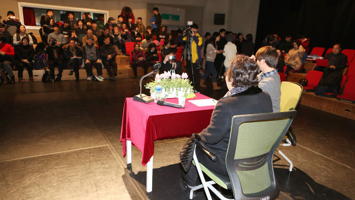 메인이미지  3 : 일본군 위안부 피해자인 이용수(89) 할머니는 16일 오후 부산민주공원에서 열린 간담회에서 발언하고 있다.