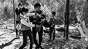 中, 춘제연휴 유커 추태에 분노&hellip;공작새 깃털 뽑아 숨지게