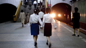 북한에도 자동차 늘자 주유소 판촉전&hellip;"미녀 모시기 경쟁"