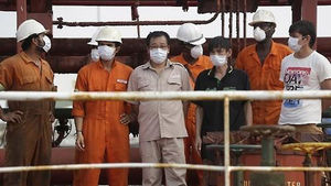 [슬라이드 포토] 한국인 선원 탄 유조선 아프리카서 납치됐다 구출돼&hellip;3번째 피랍