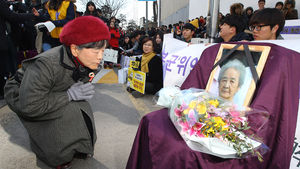 [슬라이드 포토] 일본군 위안부 문제 해결을 위한 수요 집회