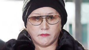 '갑질 논란' 린다 김 7시간 조사&hellip;"밀치다 뺨 스쳤다"