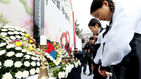 섬네일이미지  2:제97주년 3.1절을 맞은 1일 오후 서울 종로구 탑골공원 독립선언기념비 앞에서 광복회 주관으로 열린 '3.1독립운동희생선열 추념식'에서 역사어린이합창단이 헌화 및 분향하고 있다.