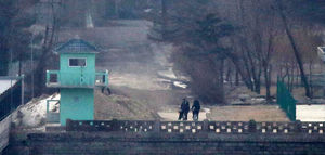 [현장포토] 中 단둥성에서 바라본 출근하는 北 주민들