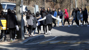 개성공단 폐쇄 여파 부산 7개 중&middot;고교 사복 등교