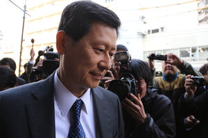 [핫포토] 롯데홀딩스 임시 주총 입장하는 신동주 전 부회장