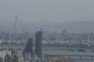 [슬라이드 포토] 올 첫 황사의 습격&hellip;뿌연 서울