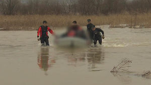 계곡처럼 변한 집 안&hellip;60mm 비에 이재민 된 주민들