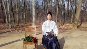 [슬라이드 포토] '위안부 사죄하라'&hellip;베를린 '살아있는 소녀상' 퍼포먼스