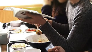 "시간 부족해서"&hellip;취업난에 '혼밥'&middot;'밥터디'