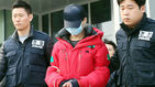 섬네일이미지  4:생후 3개월 딸을 침대에서 떨어뜨린 뒤 방치해 숨지게 한 혐의를 받는 아버지 A(23)씨와 어머니 B(23)씨가 인천지방법원 부천지원에서 구속 전 피의자심문(영장실질심사)을 받고자 12일 오후 경기도 부천시 오정경찰서를 나서고 있다.