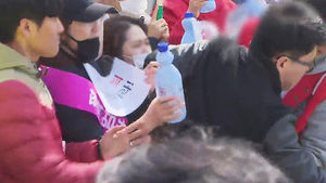 끝까지 "미안하다" 말 없는 계모&hellip;수백 명 주민 '분노'