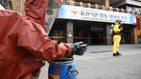 섬네일이미지  5:15일 오후 서울 서초구 고속터미널 앞 광장에서 경찰과 소방서, 지역 군부대 등 15개 기관에서 다중이용시설 테러상황에 대비한 대테러 통합훈련을 실시하고 있다. 