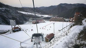 "국제사회 제재에 끄떡 않는 북한의 상징, 마식령 스키장"