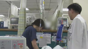 대기 환자만 300명&hellip;전쟁터 같은 '북새통 응급실'