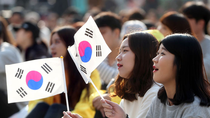 메인이미지  3 : 19일 오후 서울광장에서 일본군 위안부 문제 해결을 위한 '2016 평화나비 콘서트'가 열렸다.