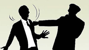 '감히 어른한테' 노상방뇨 지적한 행인에 '주먹세례'